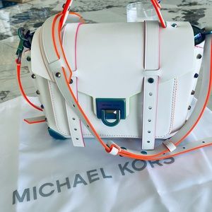 Michael Kors Manhattan Satchel White